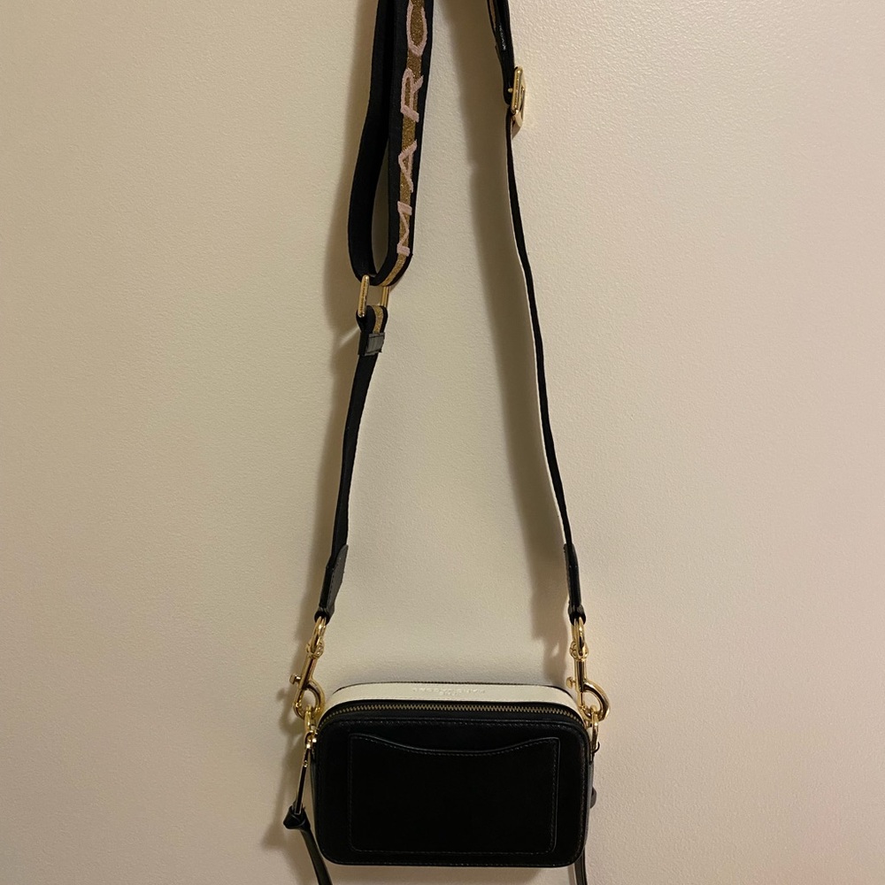 Marc Jacobs Black Camera Crossbody Bag with Gold Hardware and Branded Strap - Picture 14 of 14